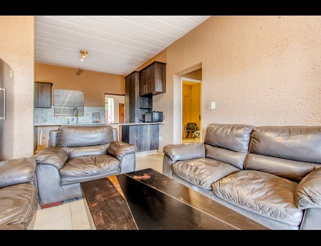 2 BEDROOM APARTMENT FOR SALE IN CONSTANTIA KLOOF